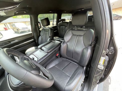 Used 2024 Jeep Wagoneer L Series II w/ Flexible Seating Group RWD image 10