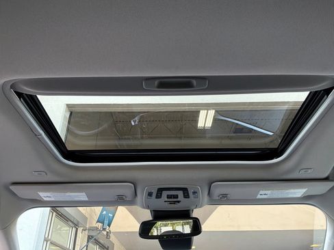 Used 2025 Toyota Sienna XLE FWD image 23