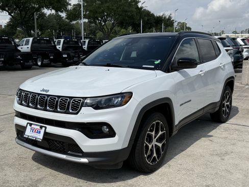 Used 2024 Jeep Compass Limited AWD/4WD image 10