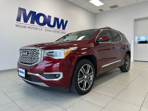 Used 2018 GMC Acadia Denali w/ Technology Package image 2