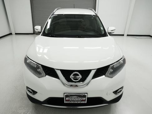 Used 2016 Nissan Rogue SV FWD image 2
