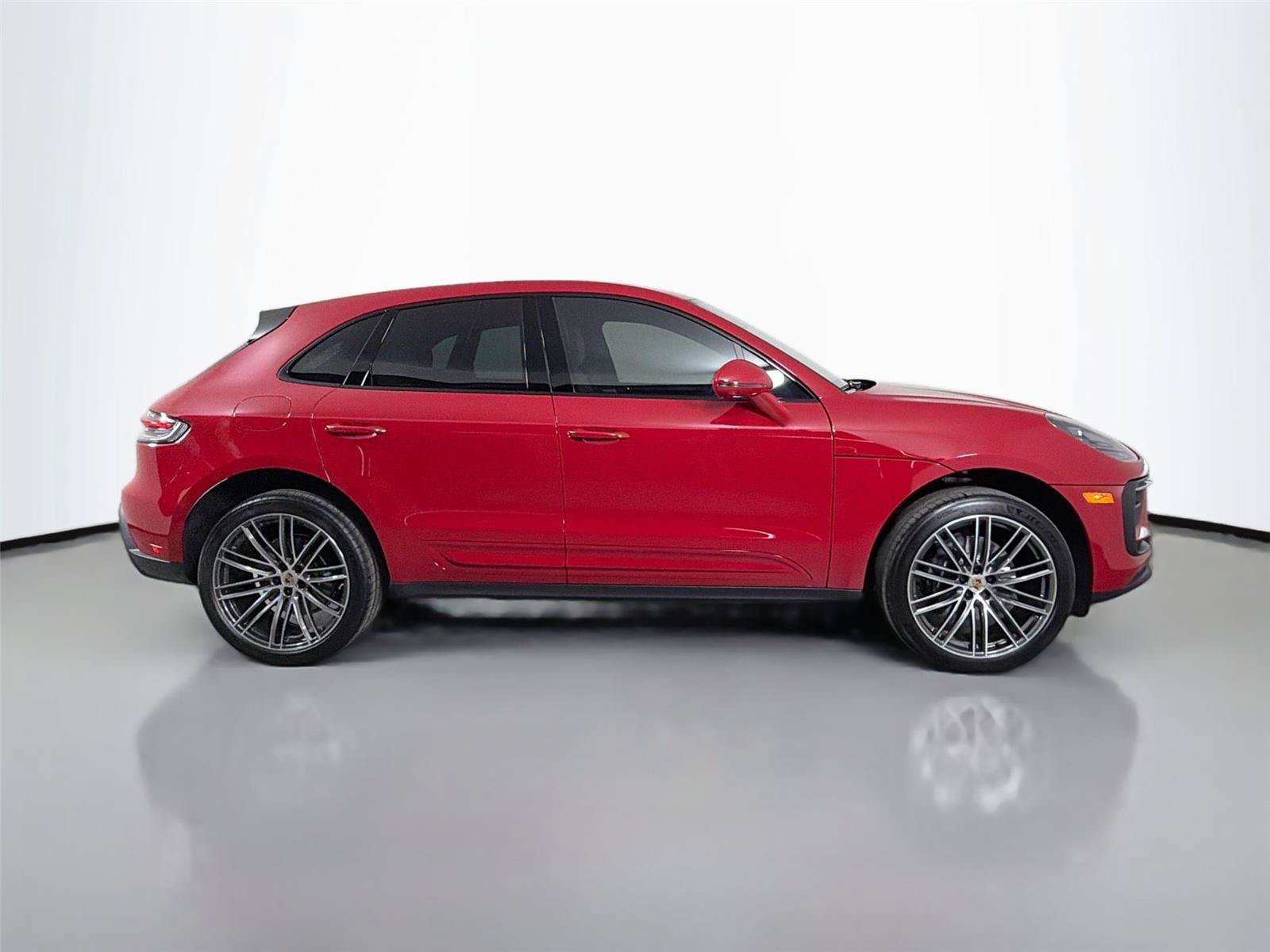Certified 2026 Porsche Macan AWD/4WD image 8