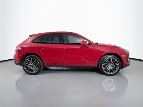 Certified 2026 Porsche Macan AWD/4WD image 8
