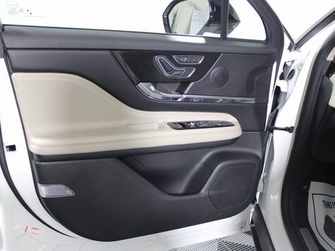 Used 2025 Lincoln Corsair Grand Touring image 20