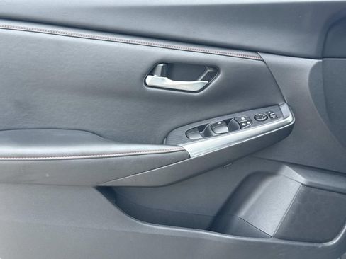 Certified 2024 Nissan Sentra SR FWD image 17