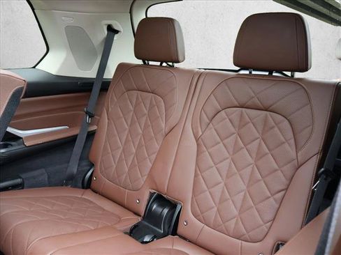 Used 2023 BMW X7 xDrive40i w/ Premium Package AWD/4WD image 25