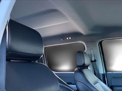 Used 2025 Ford F250 Lariat w/ Black Appearance Package image 29