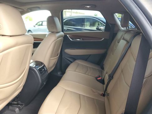 Used 2019 Cadillac XT5 Platinum AWD/4WD image 14