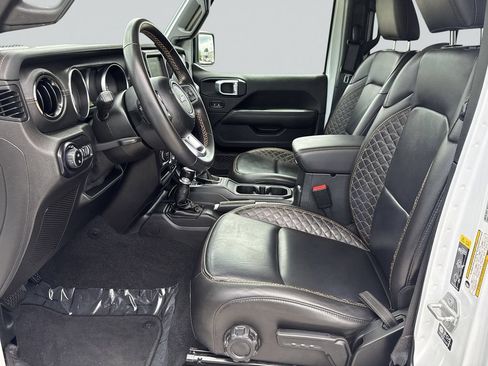 Used 2021 Jeep Gladiator Overland AWD/4WD image 12