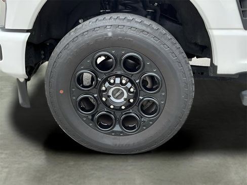 Certified 2024 Ford F250 Lariat w/ Black Appearance Package image 30