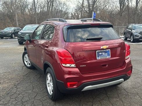 Used 2021 Chevrolet Trax LT w/ Driver Confidence Package image 5