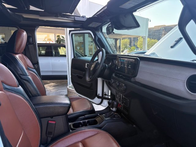 Used 2024 Jeep Wrangler Unlimited AWD/4WD image 27