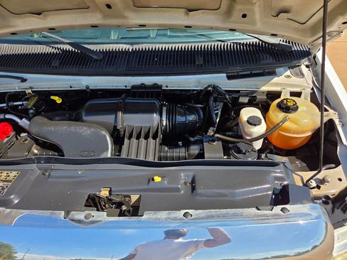 Used 2011 Ford E-150 and Econoline 150 Wagon RWD image 23