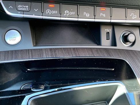 Used 2023 Audi Q5 2.0T Prestige w/ Prestige Package image 15