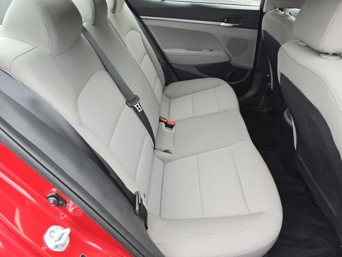 Used 2019 Hyundai Elantra SE image 24