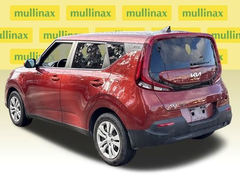 Used 2022 Kia Soul LX image 9