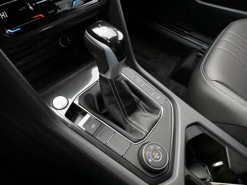 Certified 2024 Volkswagen Tiguan SE R-Line AWD/4WD image 24