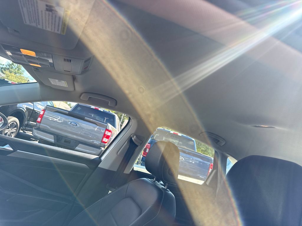 Used 2024 Volkswagen Jetta SE FWD image 23