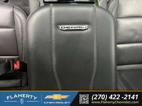 Used 2025 GMC Yukon XL Denali AWD/4WD image 32