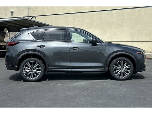 New 2025 MAZDA CX-5 Signature image 4