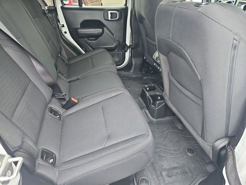 Used 2022 Jeep Gladiator Willys image 28