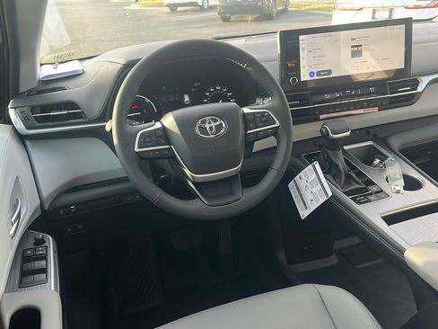 New 2026 Toyota Sienna XLE image 16