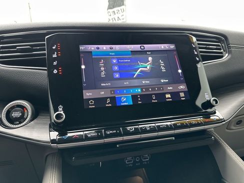 Used 2023 Jeep Wagoneer Series III w/ Preferred Equipment Group image 5