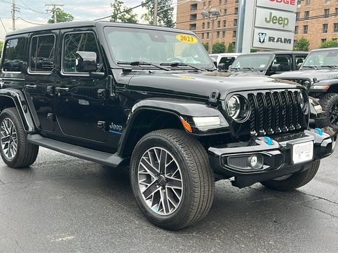 Certified 2023 Jeep Wrangler Unlimited Sahara AWD/4WD image 3