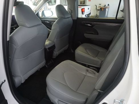 Used 2023 Toyota Highlander Limited AWD/4WD image 24