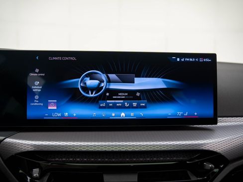 New 2026 BMW 330i xDrive Sedan w/ M Sport Package image 26