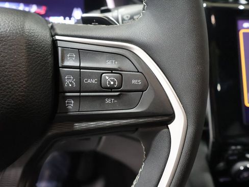 Used 2023 Jeep Grand Cherokee L Laredo AWD/4WD image 38