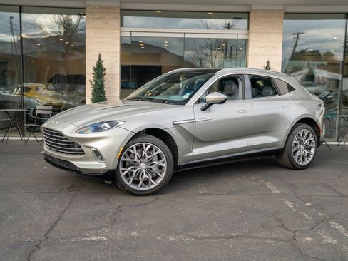 Used 2021 Aston Martin DBX image 41