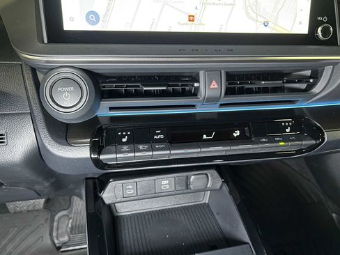 Used 2025 Toyota Prius AWD image 28