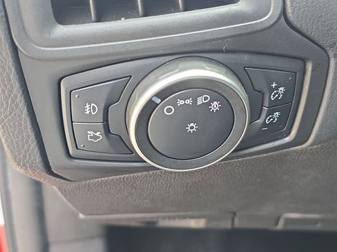 Used 2015 Ford Focus SE w/ Equipment Group 201A FWD image 25