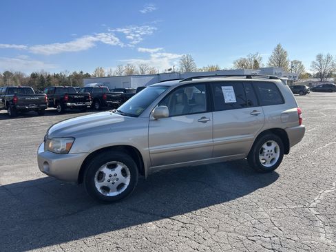 Used 2006 Toyota Highlander 4WD V6 w/ 3rd Row image 8