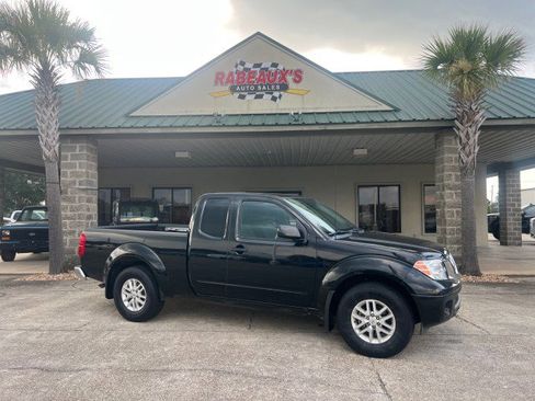 Used 2021 Nissan Frontier SV image 1