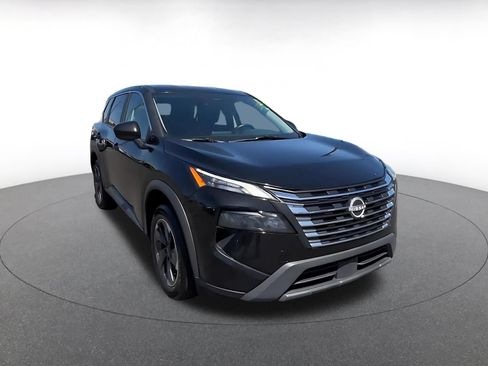 Used 2025 Nissan Rogue SV FWD image 3