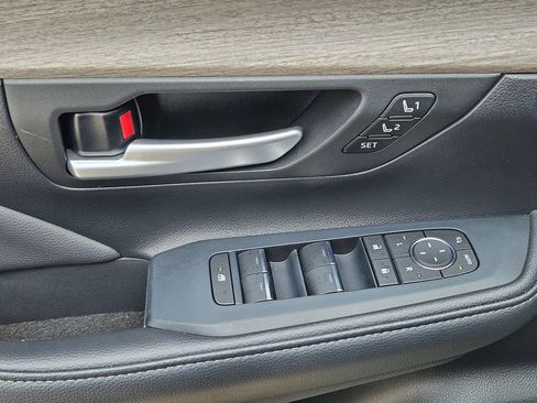 Used 2025 Toyota Grand Highlander AWD image 19