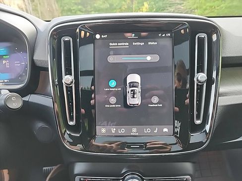 Certified 2024 Volvo XC40 Recharge Ultimate w/ Protection Package Premier AWD/4WD image 18