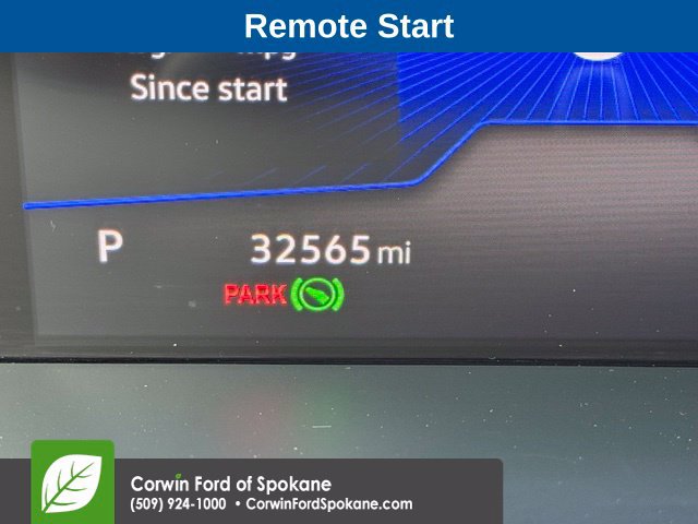 Used 2024 Volkswagen Taos SE w/ Panoramic Sunroof Package FWD image 4