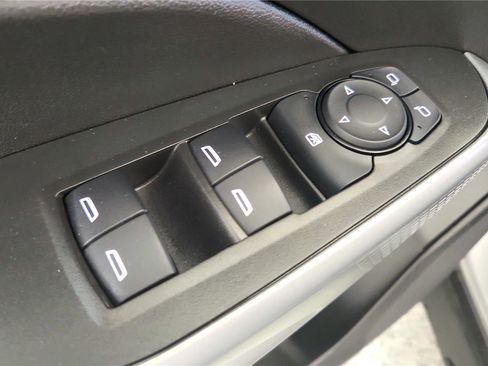 Used 2025 Chevrolet Trax LS w/ Driver Confidence Package FWD image 30