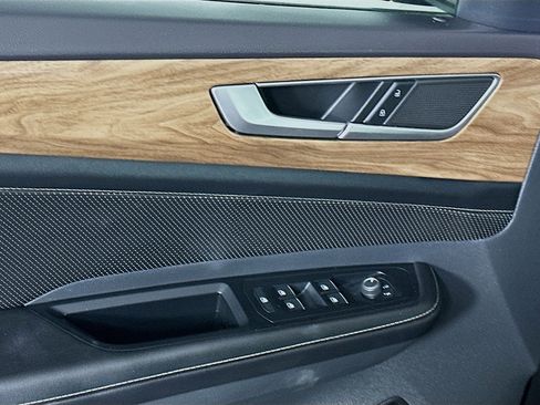 Used 2024 Volkswagen Atlas SE image 15