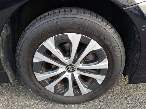 Used 2019 Toyota Prius LE image 8