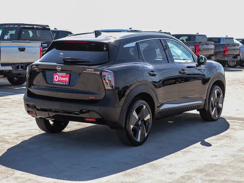 Used 2026 Nissan Kicks SR w/ SR Premium Package FWD image 6