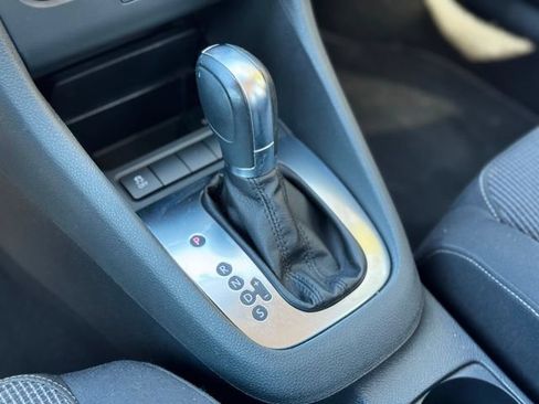 Used 2013 Volkswagen Golf 4-Door FWD image 32