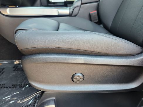 New 2025 Mercedes-Benz GLB 250 4MATIC image 23