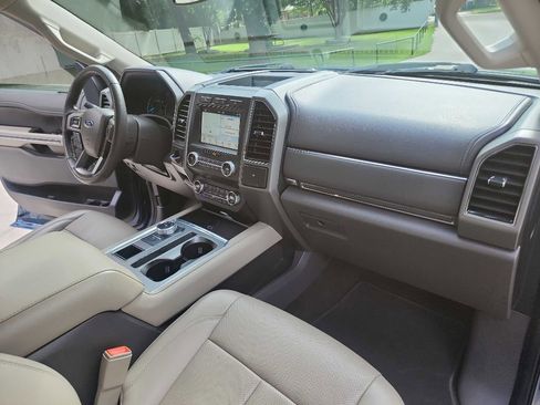 Used 2019 Ford Expedition XLT w/ Equipment Group 202A RWD image 44