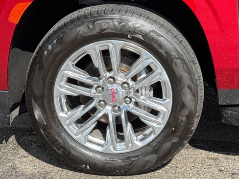 Used 2024 GMC Yukon SLT image 45