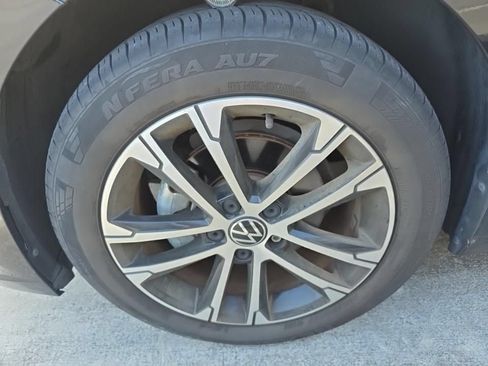 Used 2023 Volkswagen Jetta SE w/ Panoramic Sunroof Package FWD image 10