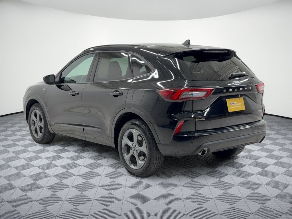 Certified 2023 Ford Escape ST-Line w/ Tech Pack #1 AWD/4WD image 3